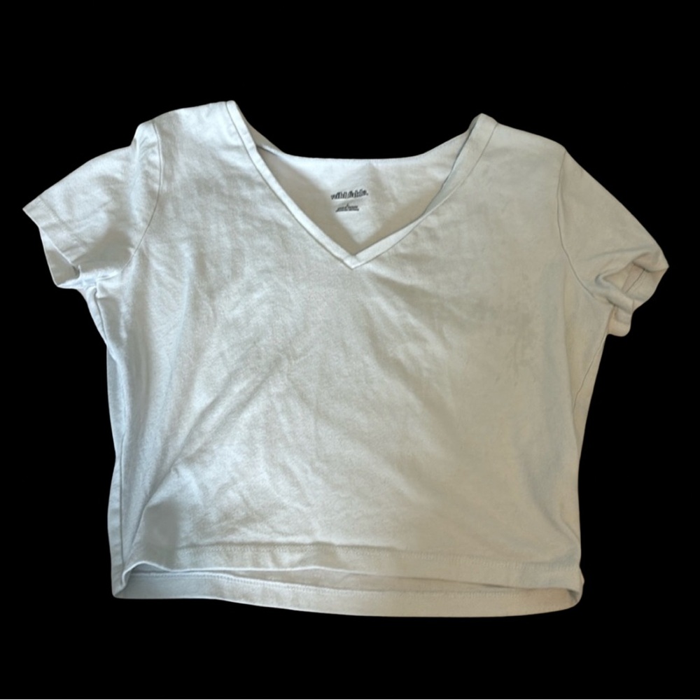 white trendy v neck cropped tee!